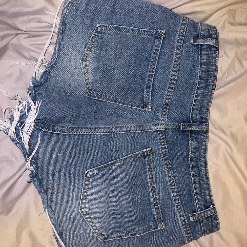 Denim ripped shorts - Picture 2 of 2